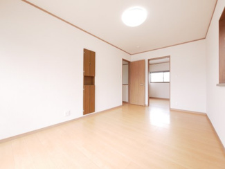 【洋室】 | 山梨市大野 オール電化再生中古住宅 内外装大変綺麗です。 | 2階　7.5帖　洋室