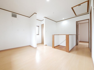 【その他】 | 山梨市大野 オール電化再生中古住宅 内外装大変綺麗です。 | 2階ホール部分