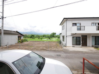 【展望】 | 山梨市大野 オール電化再生中古住宅 内外装大変綺麗です。 | 1階和室より北側を望む