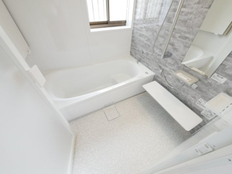 【浴室】 | 山梨市大野 オール電化再生中古住宅 内外装大変綺麗です。 | 1坪サイズのバスルームも新品交換済み