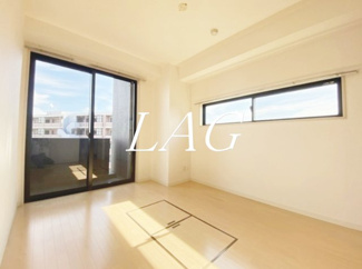 【居間・リビング】 | ルネスアヴニール | 洋室のお部屋です。