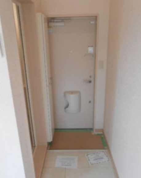横浜市栄区笠間３丁目のアパートの玄関