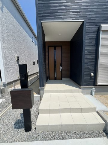 【玄関】 | 福岡市東区三苫2丁目第2　1号棟（全3棟）【仲介手数料無料・0円】 | 現地写真。
