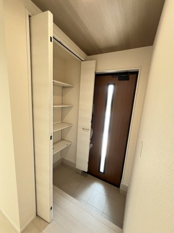 【玄関】 | 福岡市東区三苫2丁目第2　1号棟（全3棟）【仲介手数料無料・0円】 | 現地写真。
