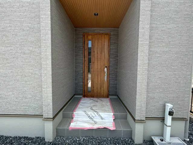 タマタウン　大垣市長松町（荒崎小）　全3区画分譲の玄関|玄関ドアの鍵はディンプルキーと内側はサムターンキーになっており防犯性の高い仕様になっています。