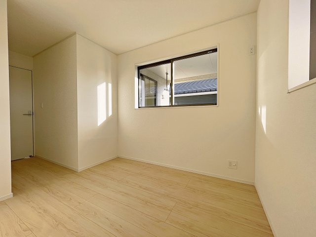 新築戸建・新築建売　喜多方市常盤台第3　松山小・第二中の洋室|5.5帖の洋室はコンパクトなので空調効率が高く過ごしやすいプライベートルーム！