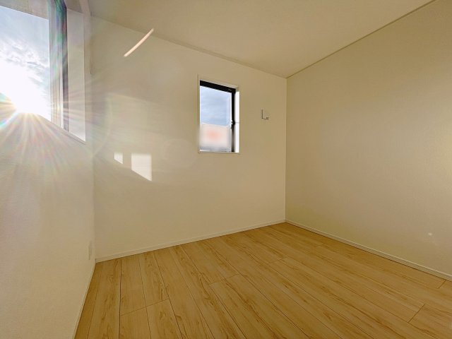 新築戸建・新築建売　喜多方市常盤台第3　松山小・第二中の洋室|自然光が長時間入る2面採光で明るく気持ちの良いプライベート空間です！