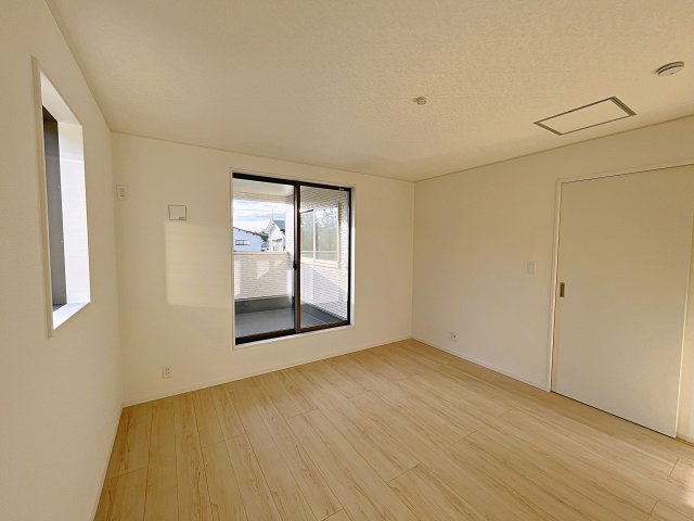 新築戸建・新築建売　喜多方市常盤台第3　松山小・第二中の洋室|バルコニーに面しており大きな窓から日差しが入るので気持ちの良いプライベート空間です！