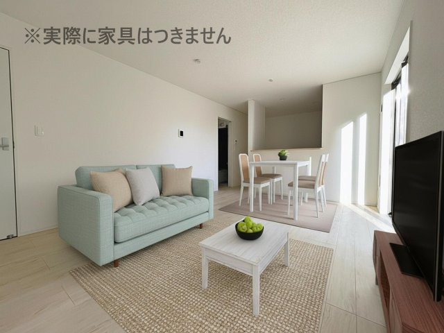 新築戸建・新築建売　喜多方市常盤台第3　松山小・第二中の居間・リビング|画像はバーチャルホームステージングの加工による演出で、実際の家具は付きません。