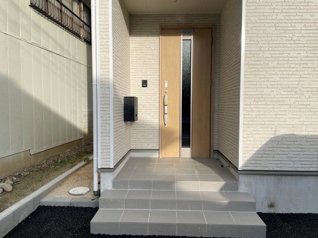 新築戸建・新築建売　喜多方市常盤台第3　松山小・第二中の玄関|モニター付きインターホンで訪問者を確認できるので、防犯対策やプライバシー保護など安心です！