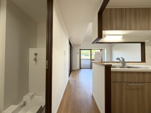 ペット飼育可能なマンション！！眺望感もありつつ、確か、屋上も使えたはず（間違ってたらすみません）の“寿々㐂家”近き、毎日並べる好立地なラーメンマンション『フェイム上星川ヒルサイドテラス』リフォームの居間・リビング