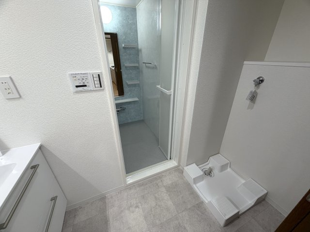 ペット飼育可能なマンション！！眺望感もありつつ、確か、屋上も使えたはず（間違ってたらすみません）の“寿々㐂家”近き、毎日並べる好立地なラーメンマンション『フェイム上星川ヒルサイドテラス』リフォームの脱衣所