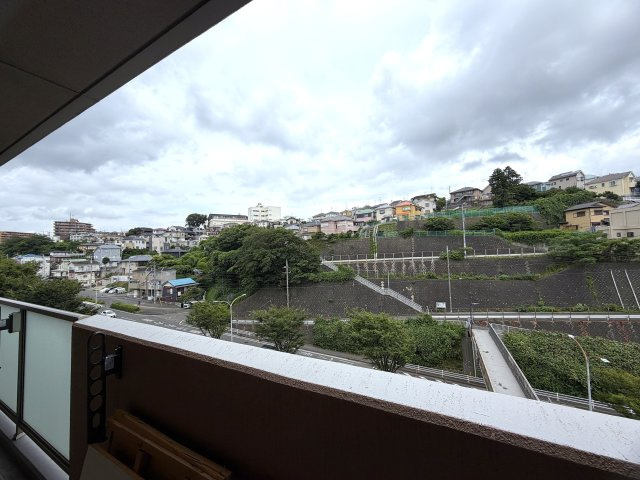 ただいま絶賛施工中！！７月下旬には生まれ変わるペット飼育可能なマンション！！確か、屋上も使えたはずの“寿々㐂家”近きイケイケ！！毎日並べる好立地な『フェイム上星川』リフォームの展望