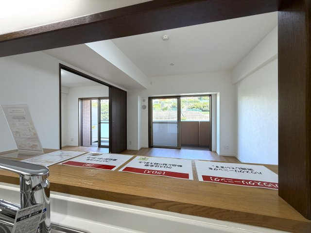 ペット飼育可能なマンション！！眺望感もありつつ、確か、屋上も使えたはず（間違ってたらすみません）の“寿々㐂家”近き、毎日並べる好立地なラーメンマンション『フェイム上星川ヒルサイドテラス』リフォームの居間・リビング|使いやすいリビングです