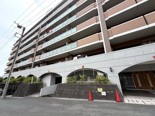 ただいま絶賛施工中！！７月下旬には生まれ変わるペット飼育可能なマンション！！確か、屋上も使えたはずの“寿々㐂家”近きイケイケ！！毎日並べる好立地な『フェイム上星川』リフォーム