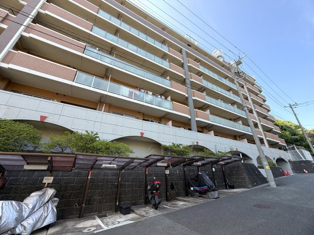 ペット飼育可能なマンション！！眺望感もありつつ、確か、屋上も使えたはず（間違ってたらすみません）の“寿々㐂家”近き、毎日並べる好立地なラーメンマンション『フェイム上星川ヒルサイドテラス』リフォームの外観|外観は落ち着いています