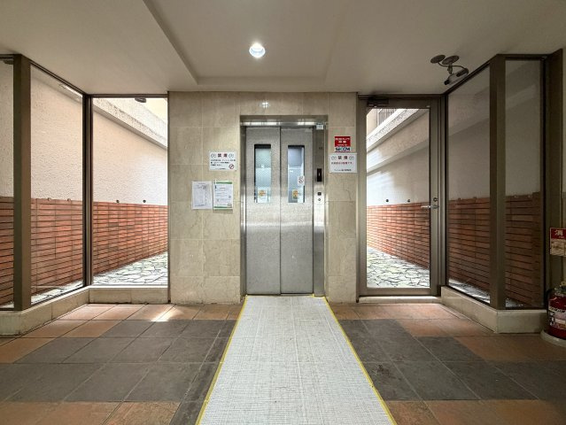 ただいま絶賛施工中！！７月下旬には生まれ変わるペット飼育可能なマンション！！確か、屋上も使えたはずの“寿々㐂家”近きイケイケ！！毎日並べる好立地な『フェイム上星川』リフォームのその他共用部分