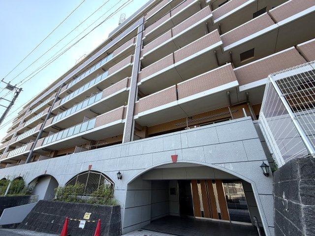 ペット飼育可能なマンション！！眺望感もありつつ、確か、屋上も使えたはず（間違ってたらすみません）の“寿々㐂家”近き、毎日並べる好立地なラーメンマンション『フェイム上星川ヒルサイドテラス』リフォームの外観|外観も気になるポイント
