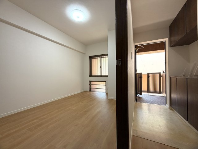 ペット飼育可能なマンション！！眺望感もありつつ、確か、屋上も使えたはず（間違ってたらすみません）の“寿々㐂家”近き、毎日並べる好立地なラーメンマンション『フェイム上星川ヒルサイドテラス』リフォームの洋室|スタンダードな洋室です