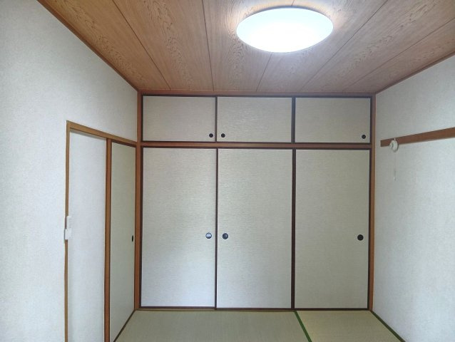 城山清涼ハイツ2号棟の和室|い草の香りが落ち着く素敵な和室です