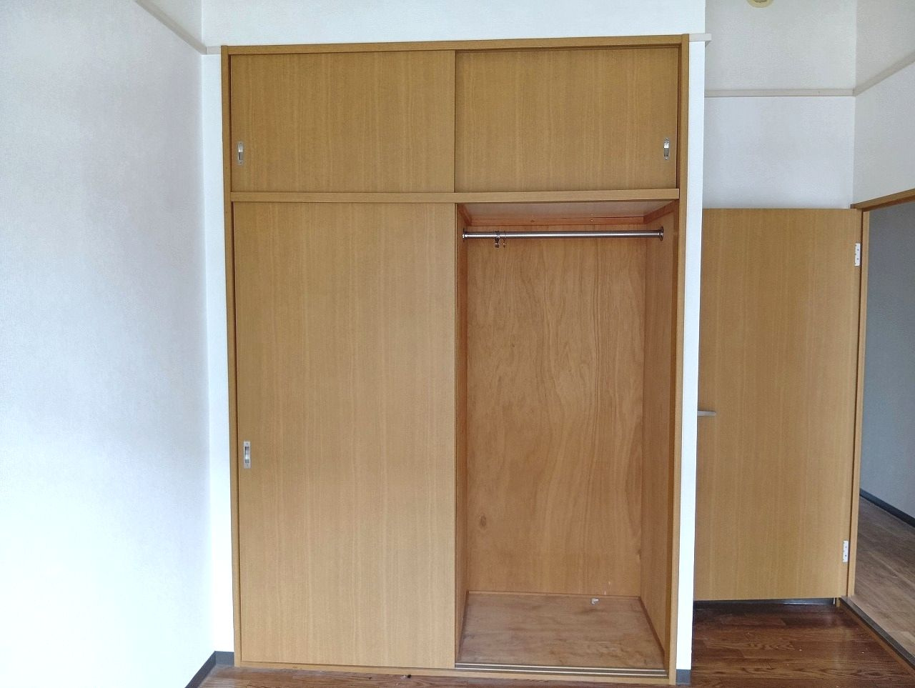 城山清涼ハイツ2号棟の収納|こまごまとしたものを収納できそうですね