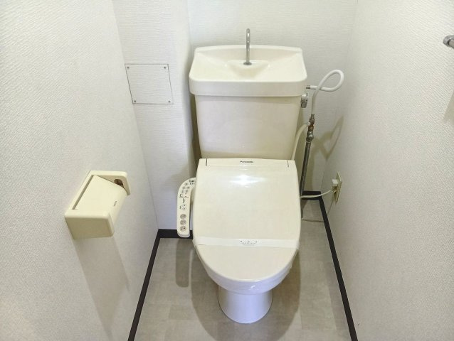 城山清涼ハイツ2号棟のトイレ|ゆったりとした空間のトイレです