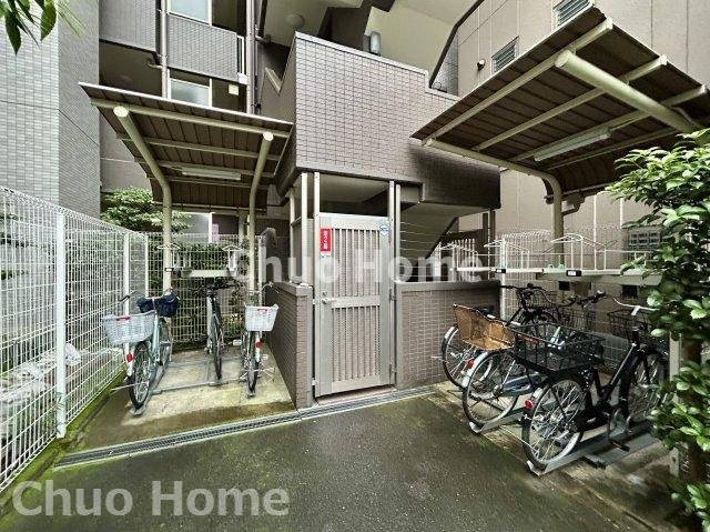藤和シティホームズ御徒町IIIパークサイドの駐輪場|【自転車置き場】最新の空き状況や費用などの詳細は担当スタッフまでお問い合わせください。