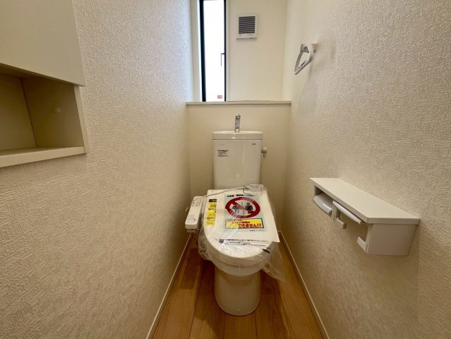 クレイドルガーデン南城市佐敷 3号棟（全3棟）のトイレ|1階トイレ