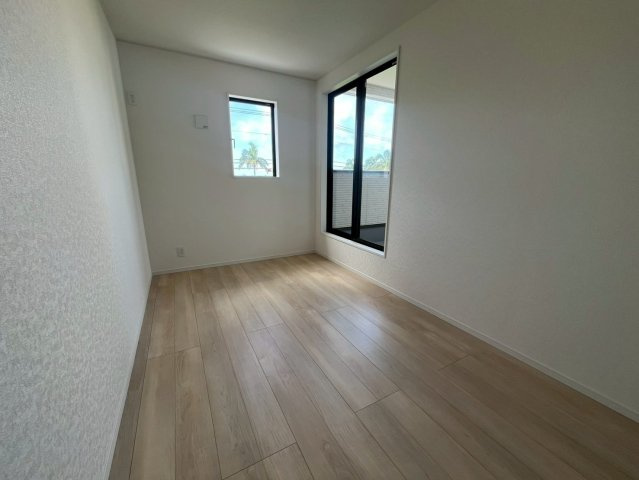 クレイドルガーデン南城市佐敷 3号棟（全3棟）の洋室