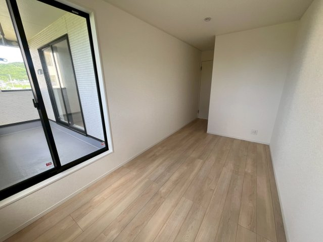 クレイドルガーデン南城市佐敷 3号棟（全3棟）の洋室