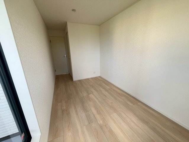 クレイドルガーデン南城市佐敷 3号棟（全3棟）の洋室