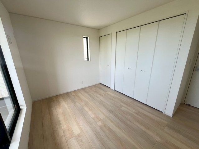 クレイドルガーデン南城市佐敷 3号棟（全3棟）の洋室
