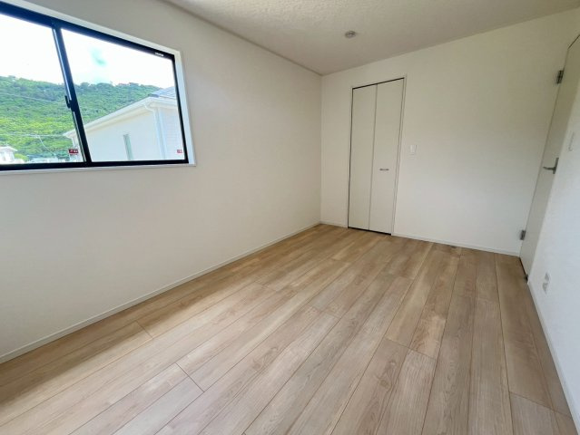 クレイドルガーデン南城市佐敷 3号棟（全3棟）の洋室