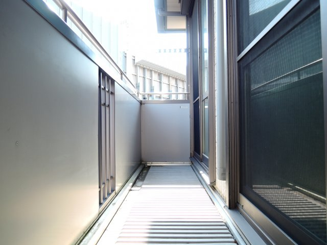 プレステージ日向B棟のバルコニー