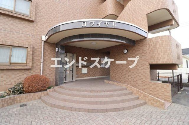 ロワイヤルのエントランス|高崎、前橋のお部屋探しはエンドスケープまで！お客様の理想お聞かせ下さい♪