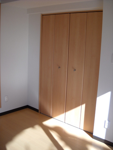 ソレイユ目黒の洋室|★明るいフローリングの角部屋です★