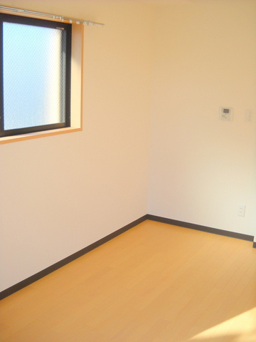 ソレイユ目黒の寝室|★明るいフローリングの角部屋です★