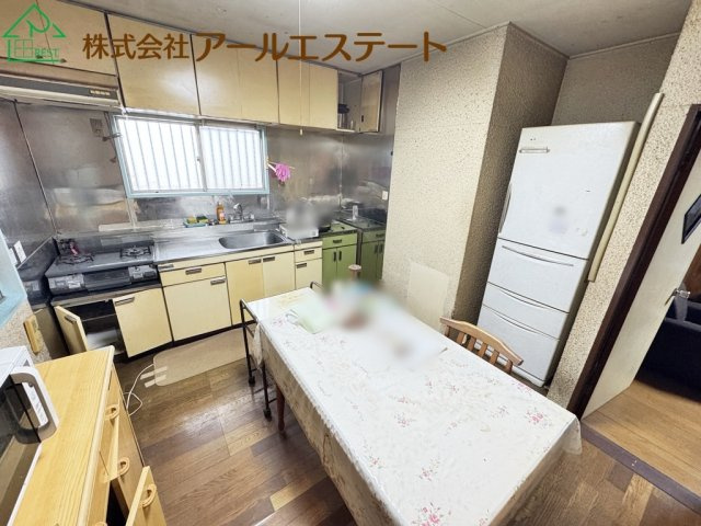 高砂市荒井町小松原4丁目　　山陽電鉄「荒井駅」徒歩15分の居間・リビング