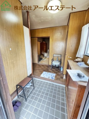 高砂市荒井町小松原4丁目　　山陽電鉄「荒井駅」徒歩15分の玄関