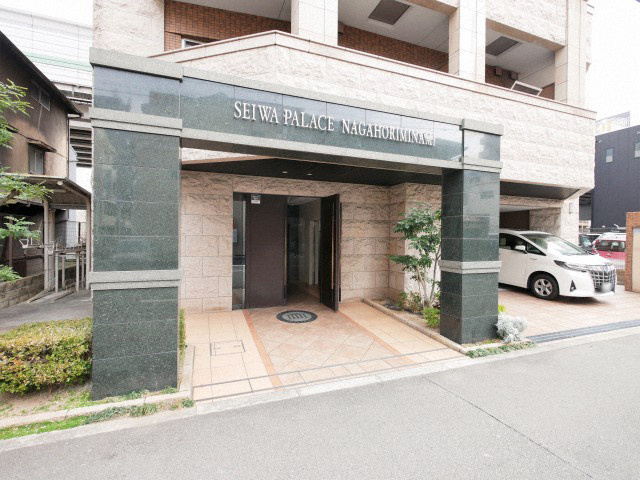 セイワパレス長堀南のエントランス