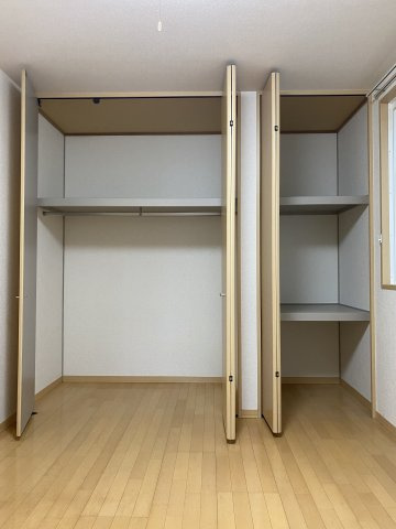 ジュネスの収納|※反転間取　実際の色や建具は異なります。