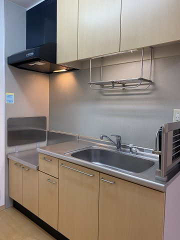 ジュネスのキッチン|※反転間取　実際の色や建具は異なります。