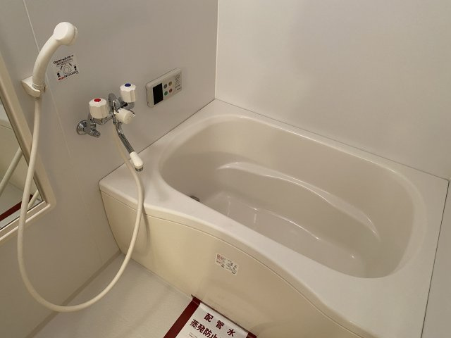 ジュネスの浴室|※反転間取　実際の色や建具は異なります。