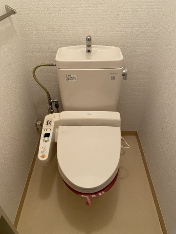 ジュネスのトイレ|※反転間取　実際の色や建具は異なります。