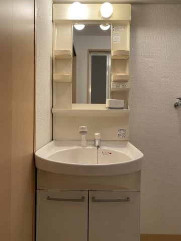 ジュネスの洗面所|※反転間取　実際の色や建具は異なります。
