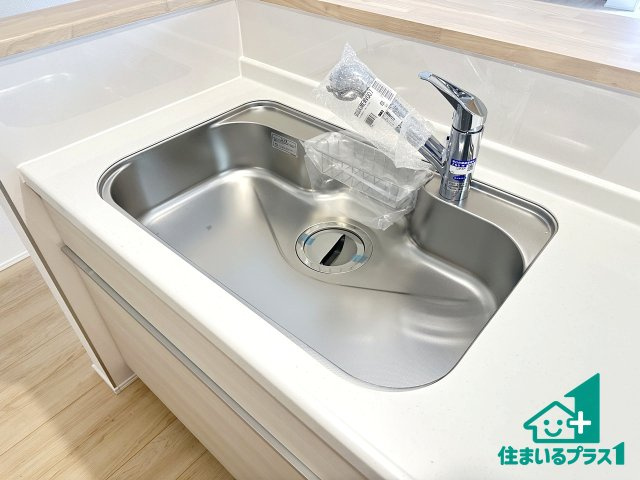 ●生駒市萩原町　第1期　新築一戸建ての設備|洗い物も楽にできる、広々シンク！