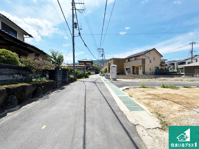生駒市萩原町　第1期　新築一戸建ての前面道路含む現地写真|周辺は閑静な住宅街です。前面道路もしっかりと有りますので車の出し入れも安心ですよ！