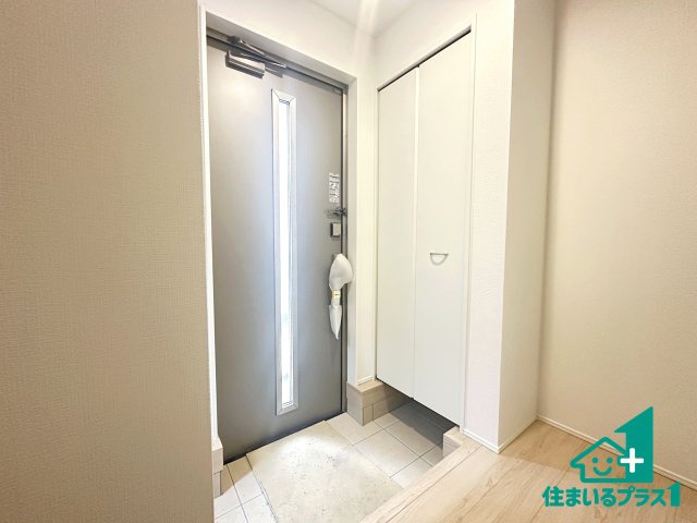 ●生駒市萩原町　第1期　新築一戸建ての玄関|シューズボックスにはたくさんの靴が収納できるので玄関周りはいつもスッキリ！ご家族が増えても安心！