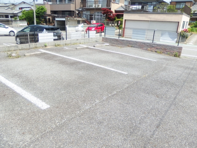 セジュール山本の駐車場