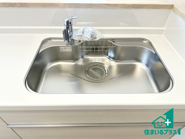 ●生駒市萩原町　第1期　新築一戸建ての設備|洗い物も楽にできる、広々シンク！